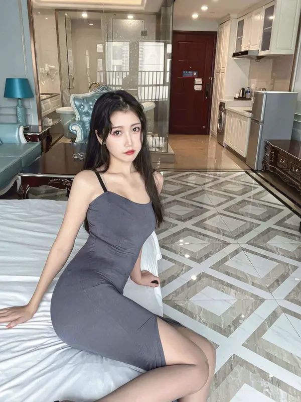 不呆猫 NO.034 灰丝御姐 – 002.webp