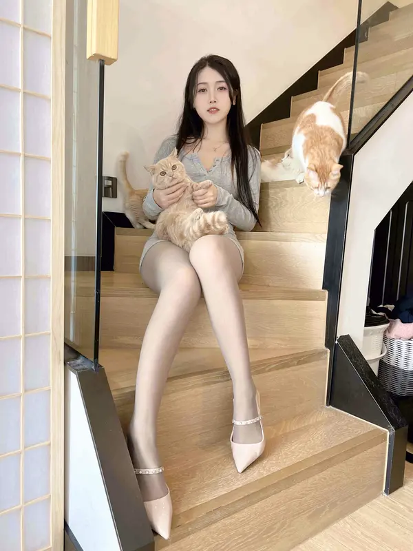 不呆猫 NO.036 居家猫猫女友 – 001.webp