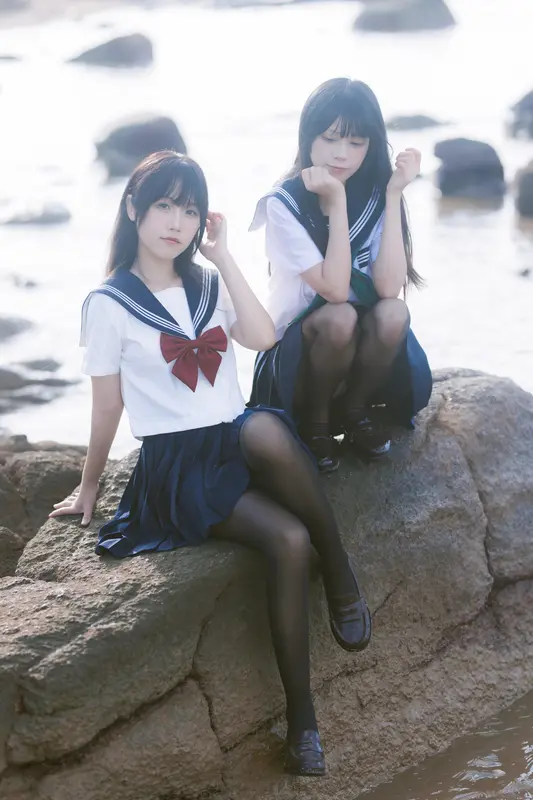 不呆猫 NO.043 &三無人型 水手服百合黑丝 – 011.webp