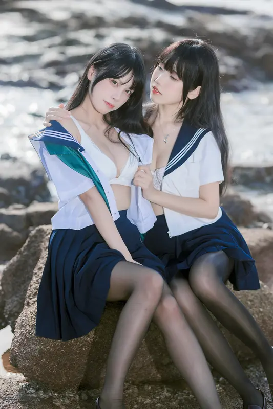 不呆猫 NO.043 &三無人型 水手服百合黑丝 – 018.webp