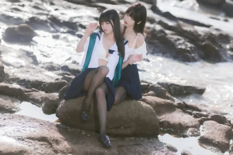 不呆猫 NO.043 &三無人型 水手服百合黑丝 – 020.webp