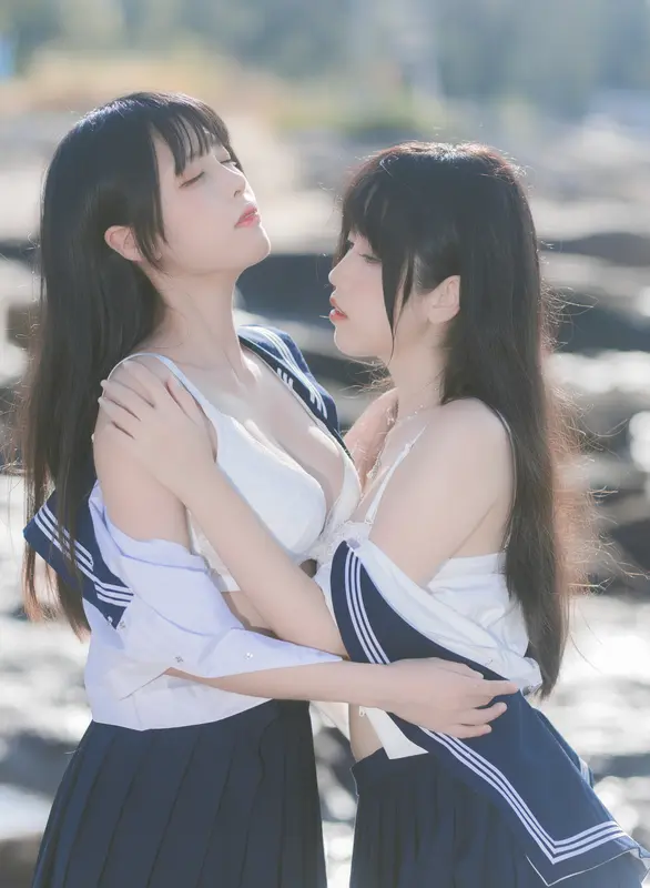 不呆猫 NO.043 &三無人型 水手服百合黑丝 – 026.webp