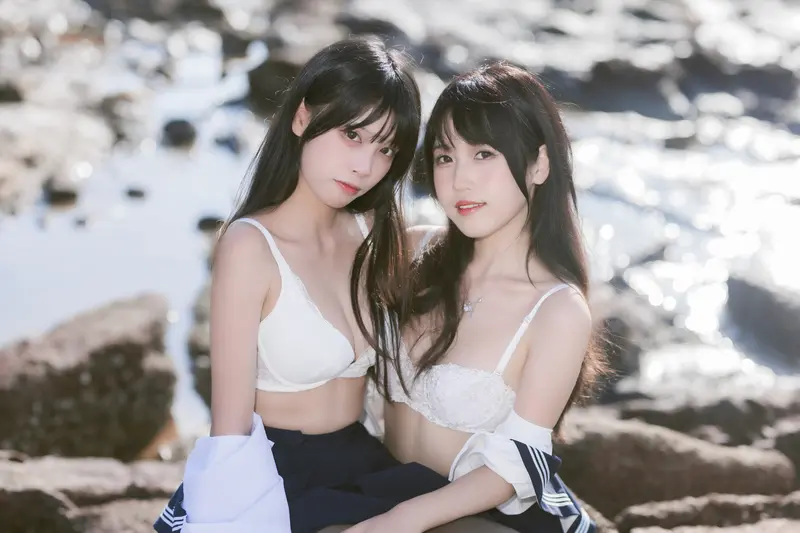 不呆猫 NO.043 &三無人型 水手服百合黑丝 – 028.webp