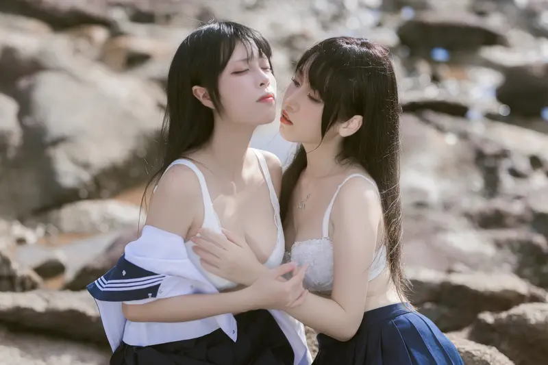 不呆猫 NO.043 &三無人型 水手服百合黑丝 – 034.webp