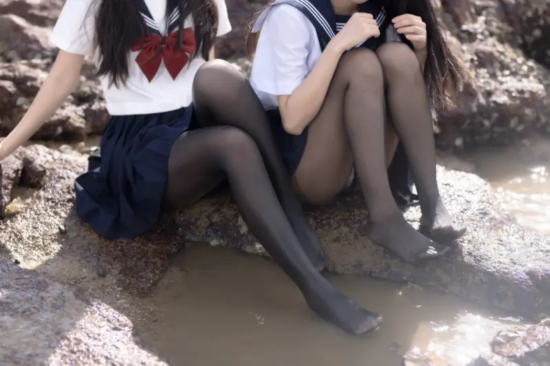 不呆猫 NO.043 &三無人型 水手服百合黑丝 – 050.webp