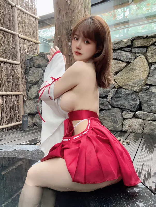 小仓千代 fantia 23.04月 巫女与汤池 – 009.webp