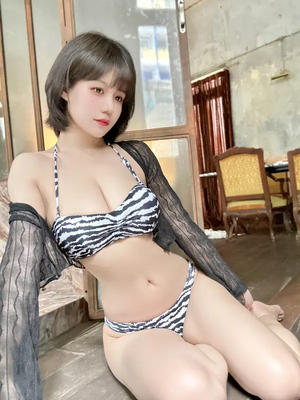 小仓千代w – NO.077 黑白内衣 – 001.webp