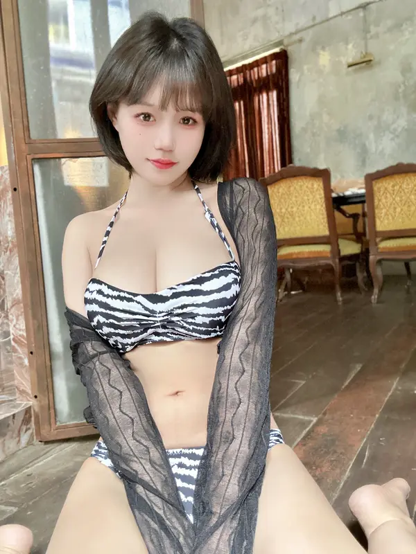 小倉千代、モノクロームの誘惑