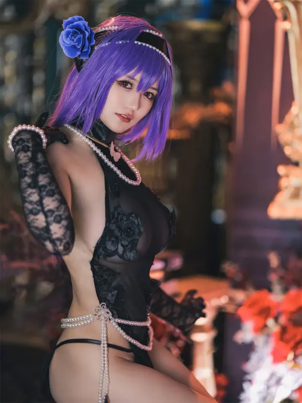 Chiyo Ogura's Alluring ZB26 Cosplay: A Shadowed Rose
