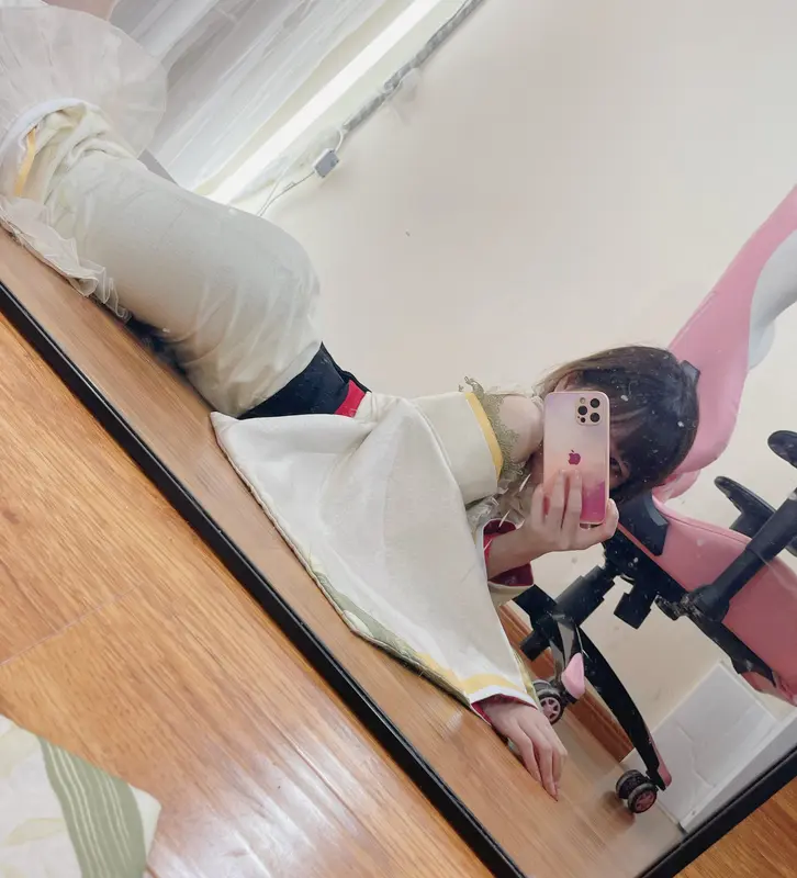 小仓千代：性感写真，展现迷人魅力