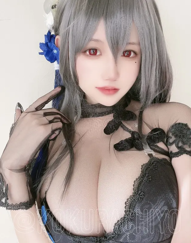 小仓千代：甜美写真，释放性感魅力