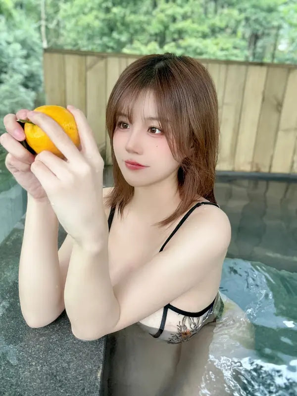 小仓千代w - NO.033 2022-12-08 露天温泉和橘子 – 009.webp