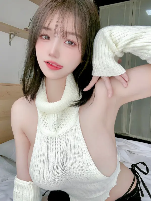 小仓千代w - NO.033 2022-12-14 白色露背毛衣 – 009.webp