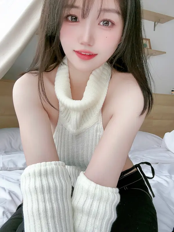 小仓千代w - NO.033 2022-12-14 白色露背毛衣 – 010.webp