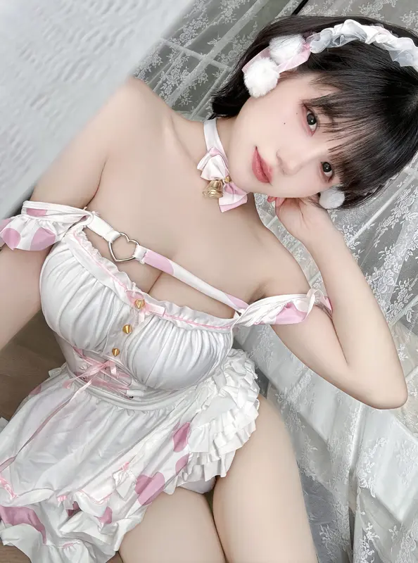 小仓千代：冬日私语的性感写真