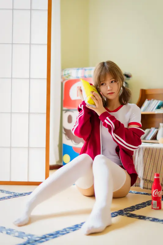 붉은 체조복의 순수: 작은 창고의 매혹
