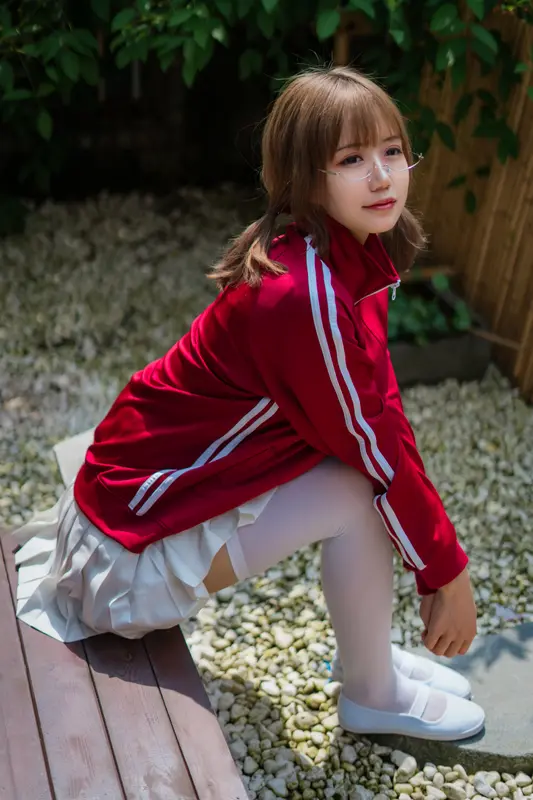 小倉千代、赤き情熱の体操服姿