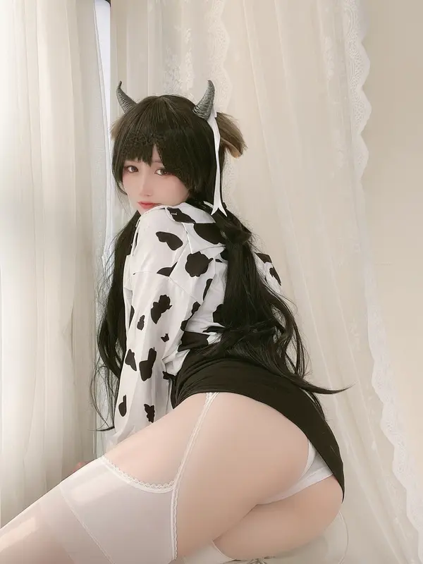 小仓千代w NO.016 奶牛衬衣 – 004.webp