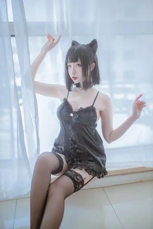 日奈嬌的雙人貓耳私語：解放禁錮的性感