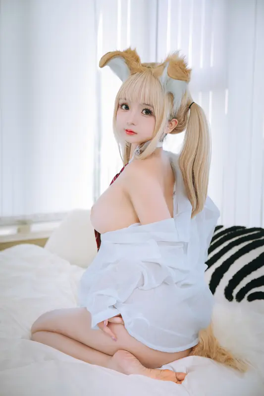 嬌羞日奈：襯衫下的純真誘惑