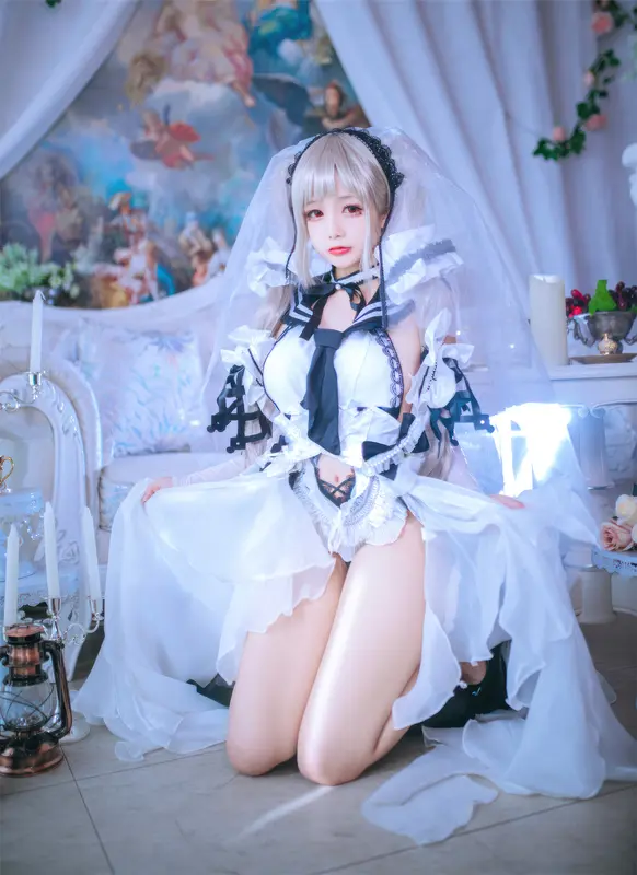 Formidable's Azure Allure: A Cosplay Masterpiece