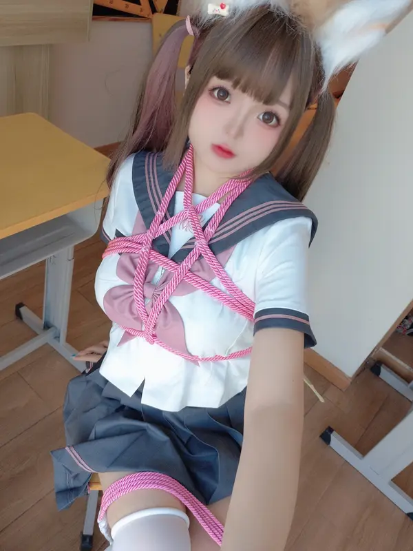 日奈娇 NO.144 课桌捆绑 – 125.webp