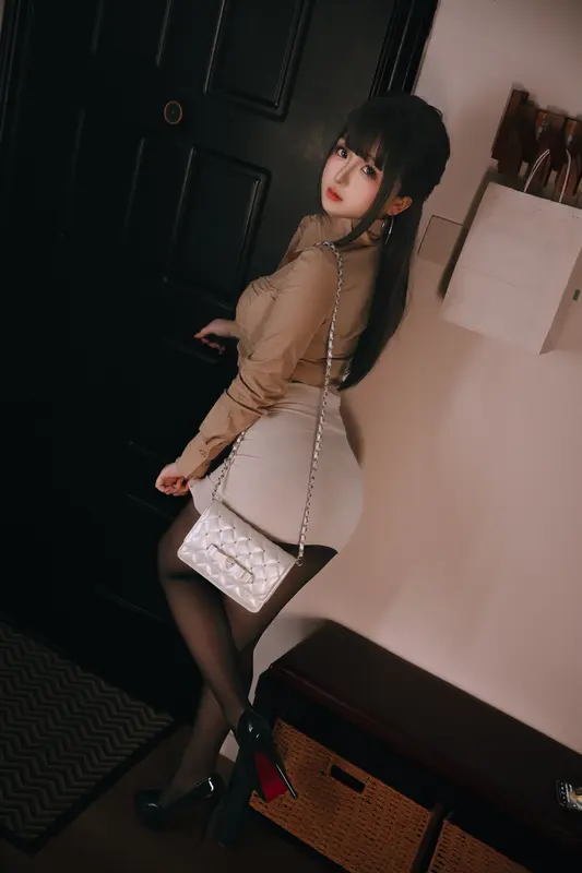 日奈娇 NO.179 喝醉的同事 – 001.webp