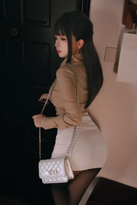 日奈娇 NO.179 喝醉的同事 – 002.webp