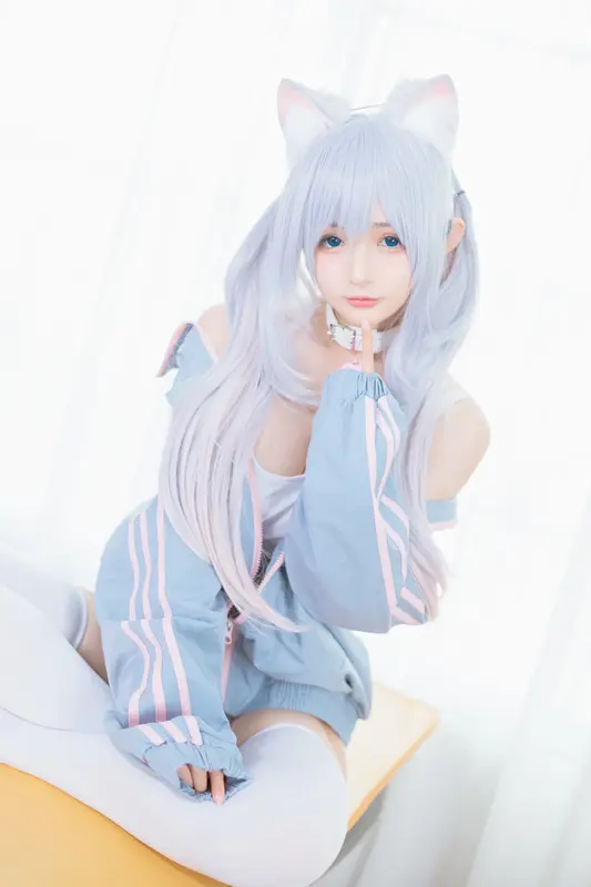 Sakurai Nene: A Doçura Felina em Fotos Sensuais