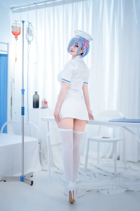 Enfermeira Rem de Desejo: Uma Ode à Beleza de Sakurai Nene