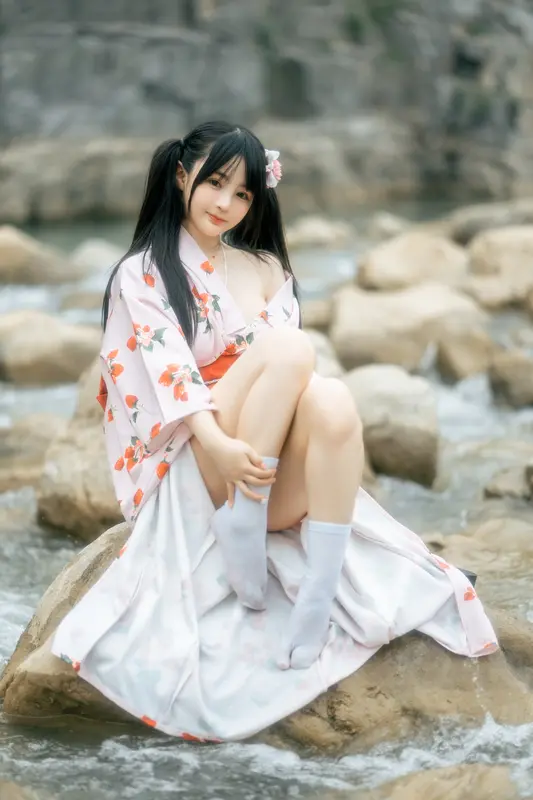 Sakurai Nene: Elegance in Kimono and Yukata