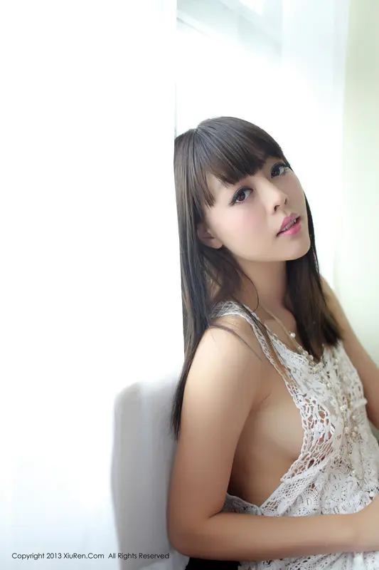 [XIUREN秀人网]2013.09.05 NO.0001 Viki三套装 – 055.webp