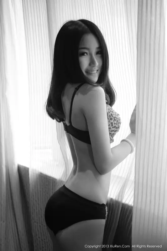 [XIUREN秀人网]2013.09.24 NO.0017 MOON嘉依20130924 – 072.webp