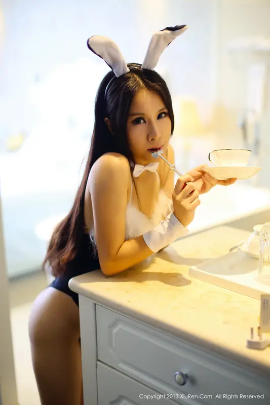 [XIUREN秀人网]2013.10.06 No.0023 涵涵_blackangela – 061.webp