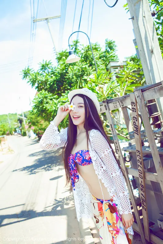 Lynn's Ethereal Beauty: A Captivating Photo Journey