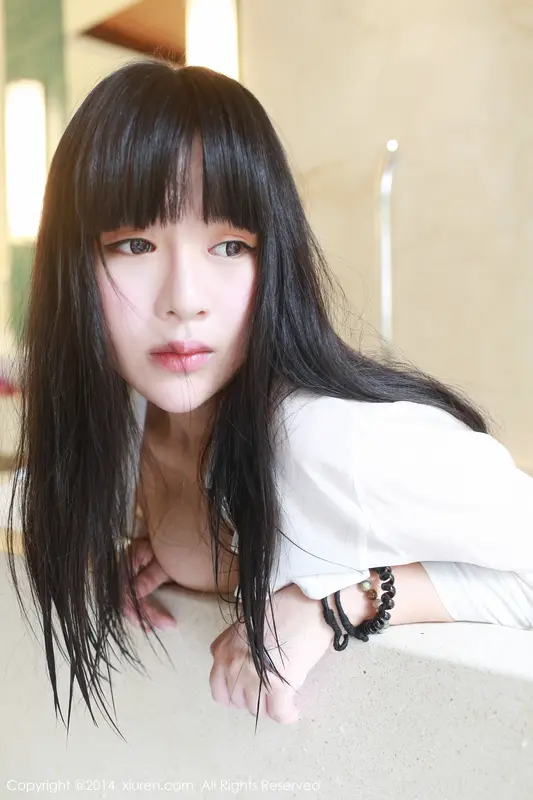 八寶Icey的性感寫真：誘惑曲線，盡顯成熟魅力