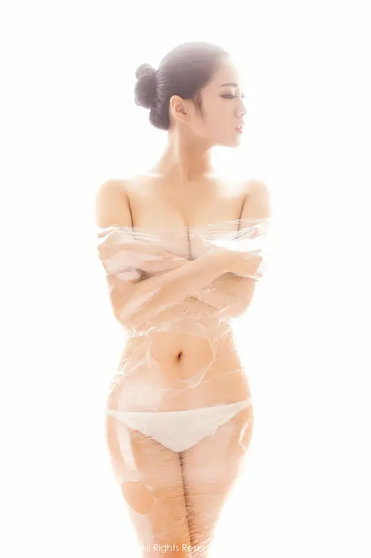 YOYO SuXiaoSu's Sensual Allure: A Photographic Journey