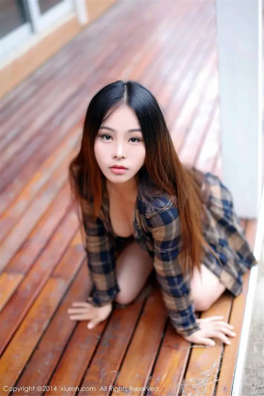李波Bobo：冬日暖阳下的性感娇娃