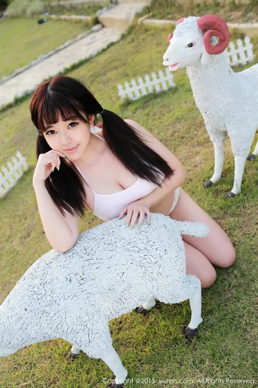 Faye Liu's Sensual Beauty: A Glimpse into Elegance