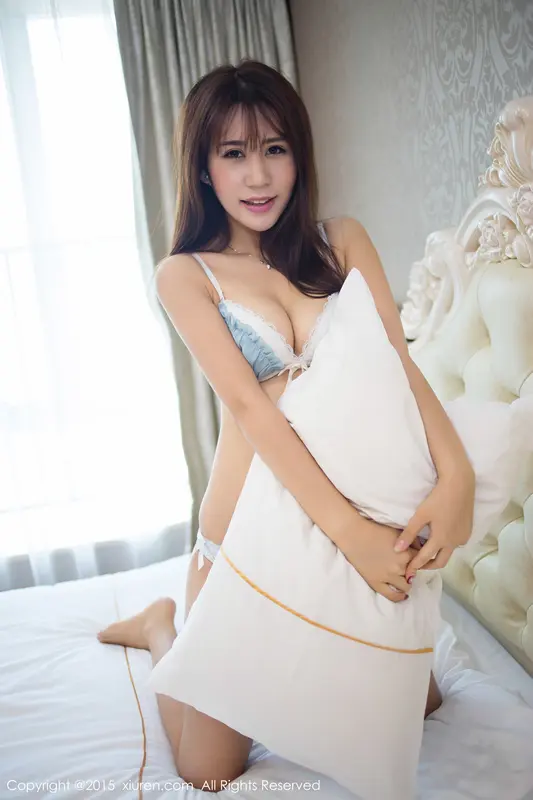 Ziqi's Ethereal Beauty: A Glimpse into Sensual Artistry