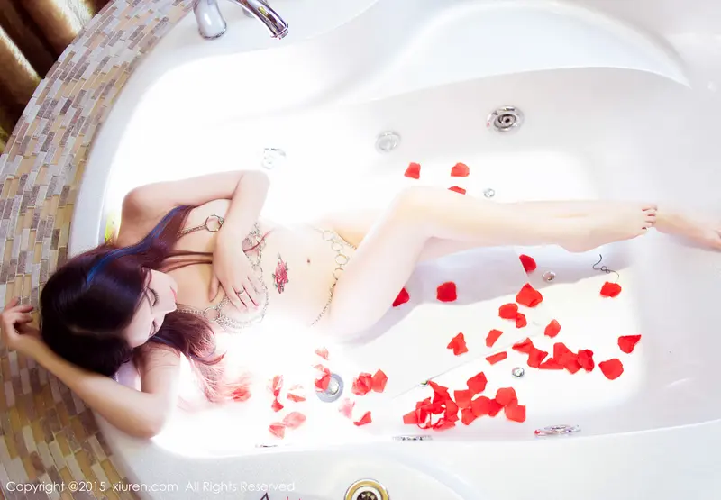 [XIUREN秀人网]2015.10.28 NO.411 邹晶晶女王 – 036.webp