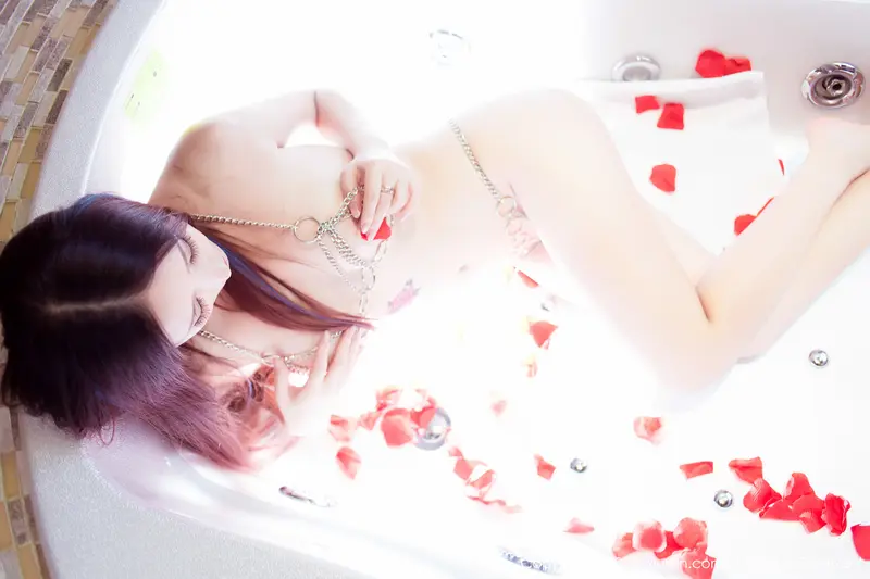 [XIUREN秀人网]2015.10.28 NO.411 邹晶晶女王 – 040.webp