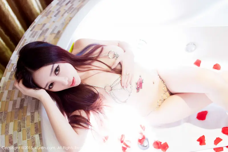 [XIUREN秀人网]2015.10.28 NO.411 邹晶晶女王 – 049.webp