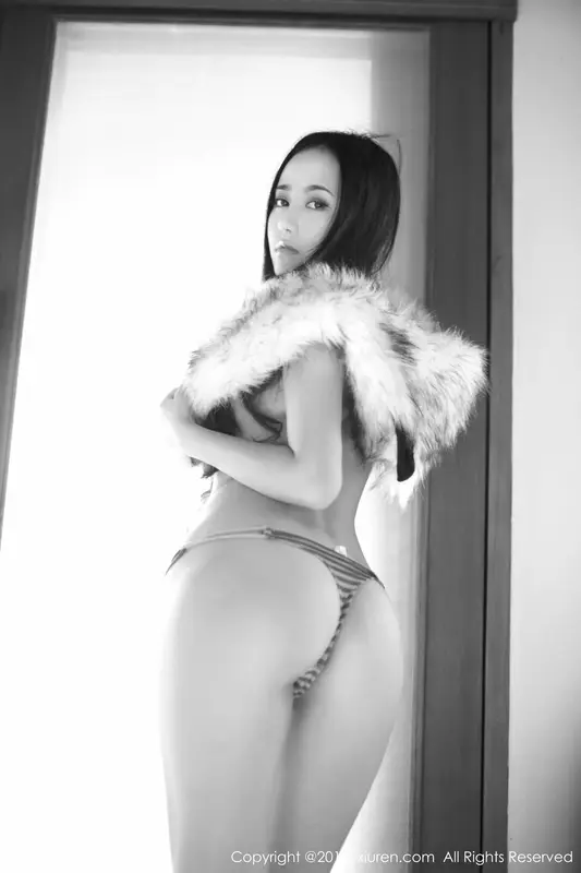 瑪魯娜的性感誘惑：展現迷人曲線