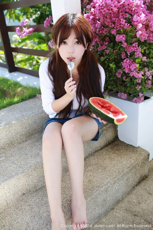 刘飞儿Faye：性感写真，展现成熟魅力
