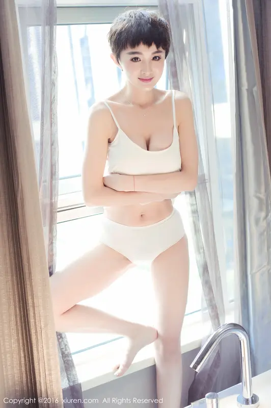 琪琪寶貝：性感寫真，展現迷人風采