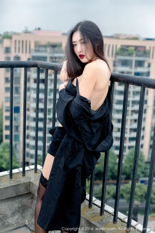 Zhou Yanlin's Captivating Beauty: A Showcase of Elegance
