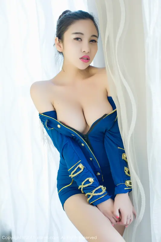李梓熙：性感魅惑，释放冬日激情