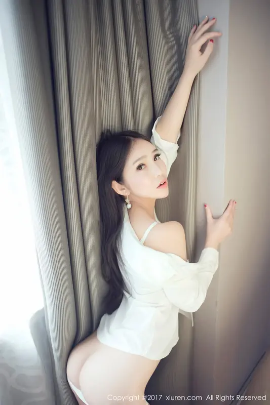 艾彌性感寫真：夏日熱情與誘惑