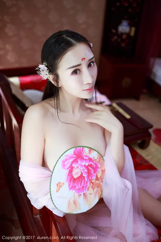 邹晶晶的性感女王写真